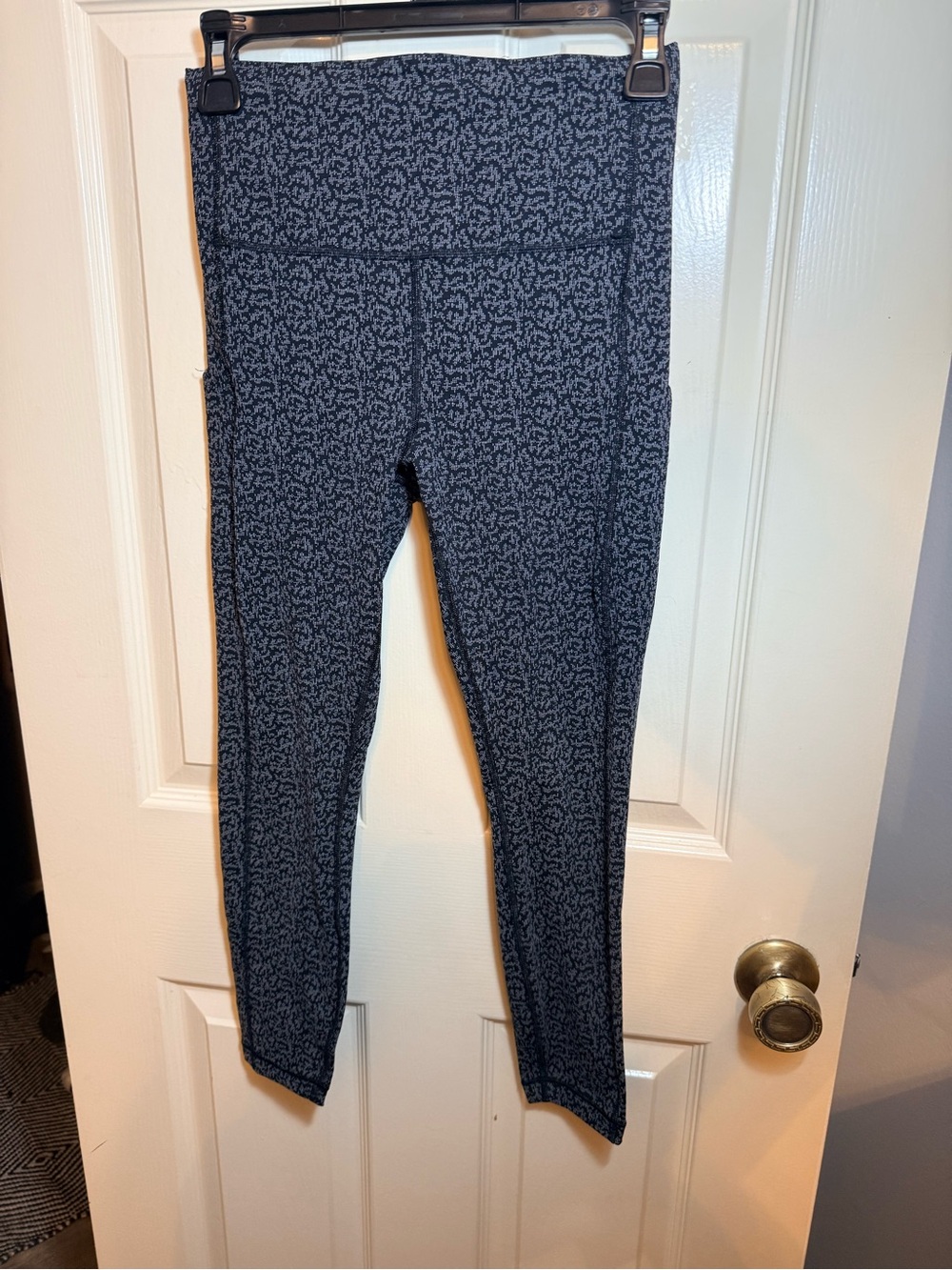 Athleta Small 7/8 Ultimate Stash Black & White Pixel Print Leggings Athleisure